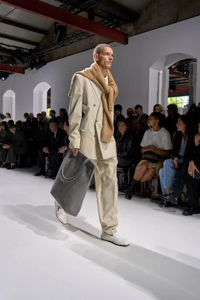 Look 38